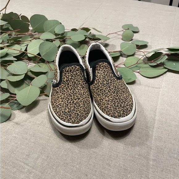 Cheetah Kids Vans - Picture 1 of 5